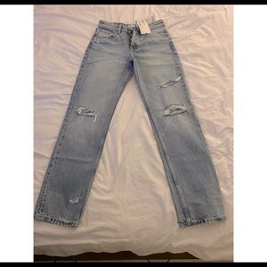 RIPPED STRAIGHT JEANS